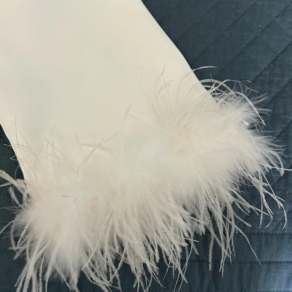 Chic Feather-Cuffed Cropped Blazer - White - Picture 2 of 3